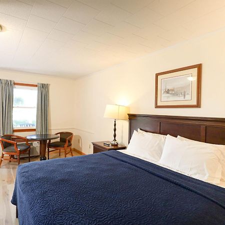 Chatham Travel Lodge Old Chatham Esterno foto