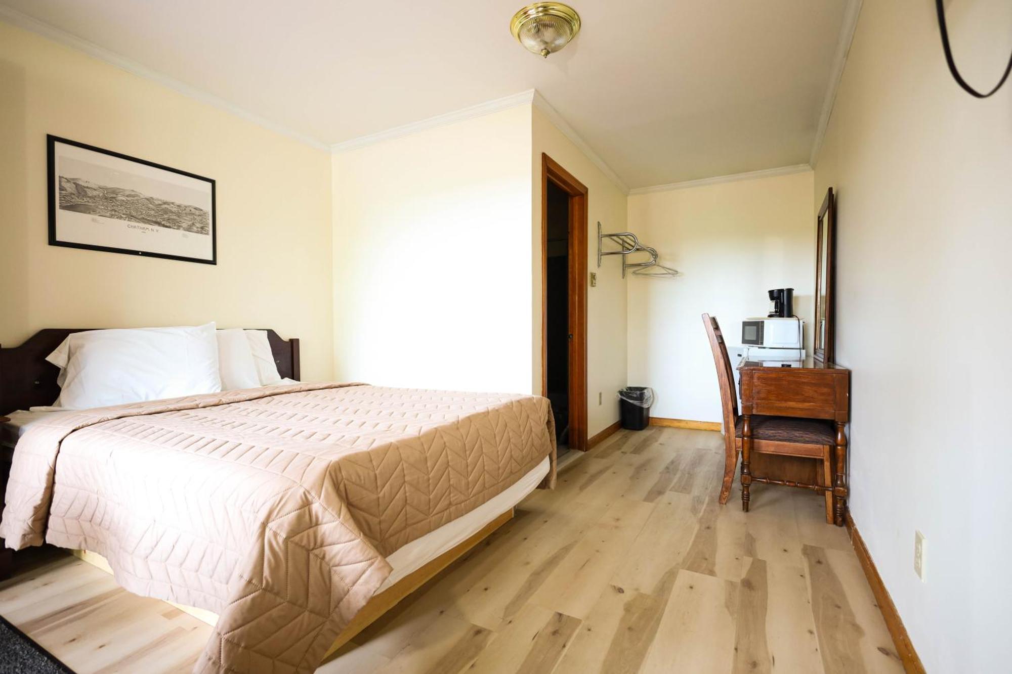 Chatham Travel Lodge Old Chatham Esterno foto