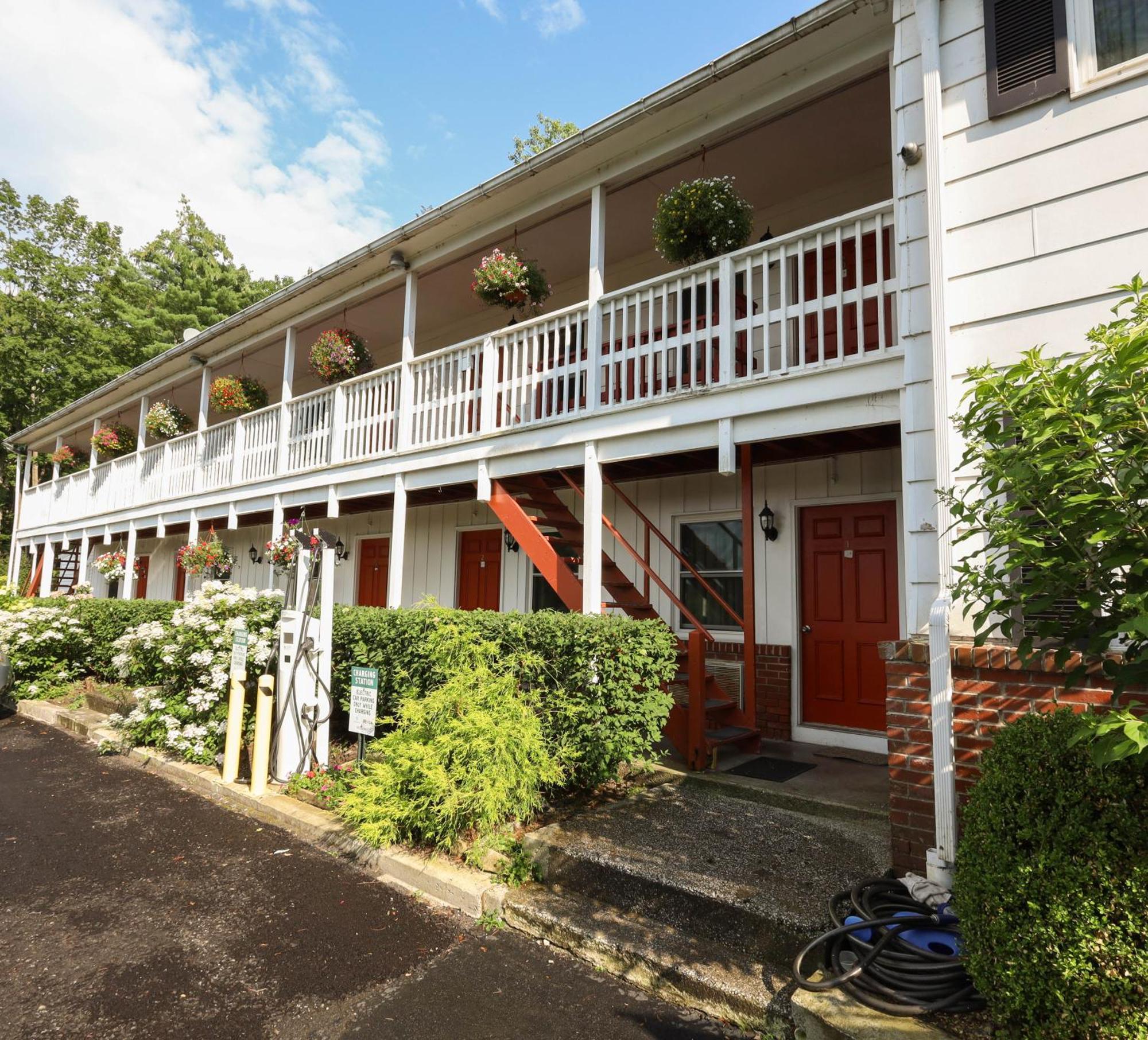 Chatham Travel Lodge Old Chatham Esterno foto