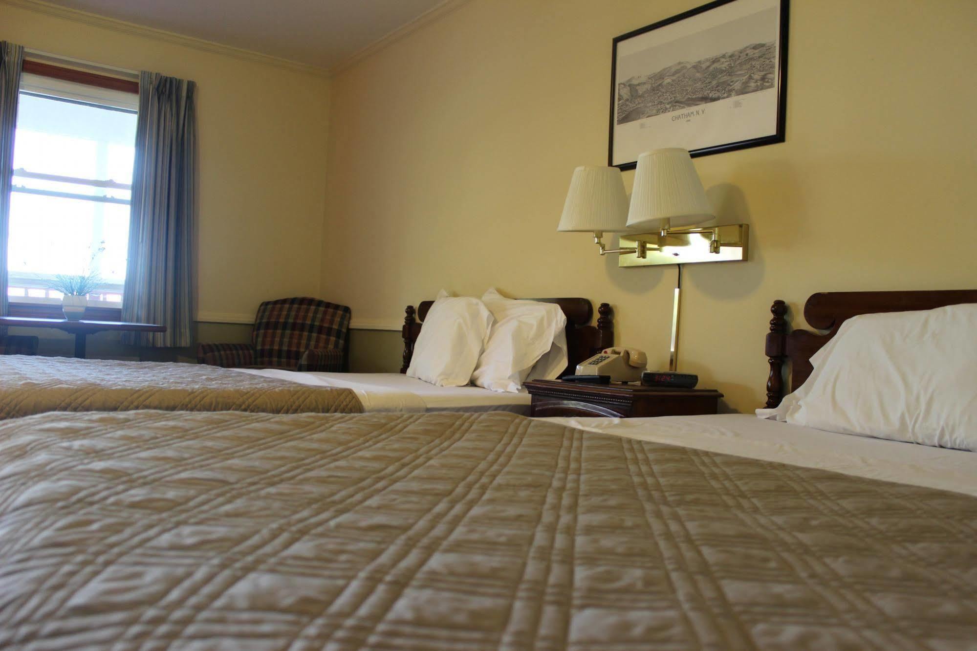 Chatham Travel Lodge Old Chatham Esterno foto