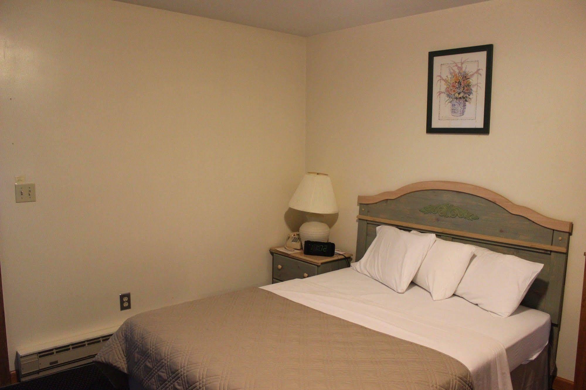 Chatham Travel Lodge Old Chatham Esterno foto