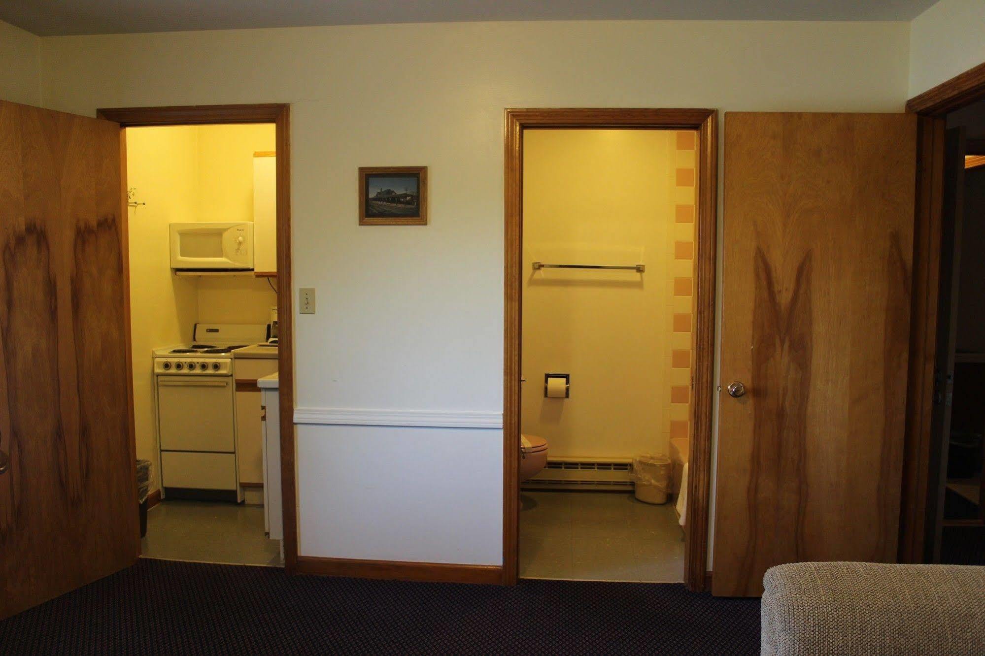 Chatham Travel Lodge Old Chatham Esterno foto