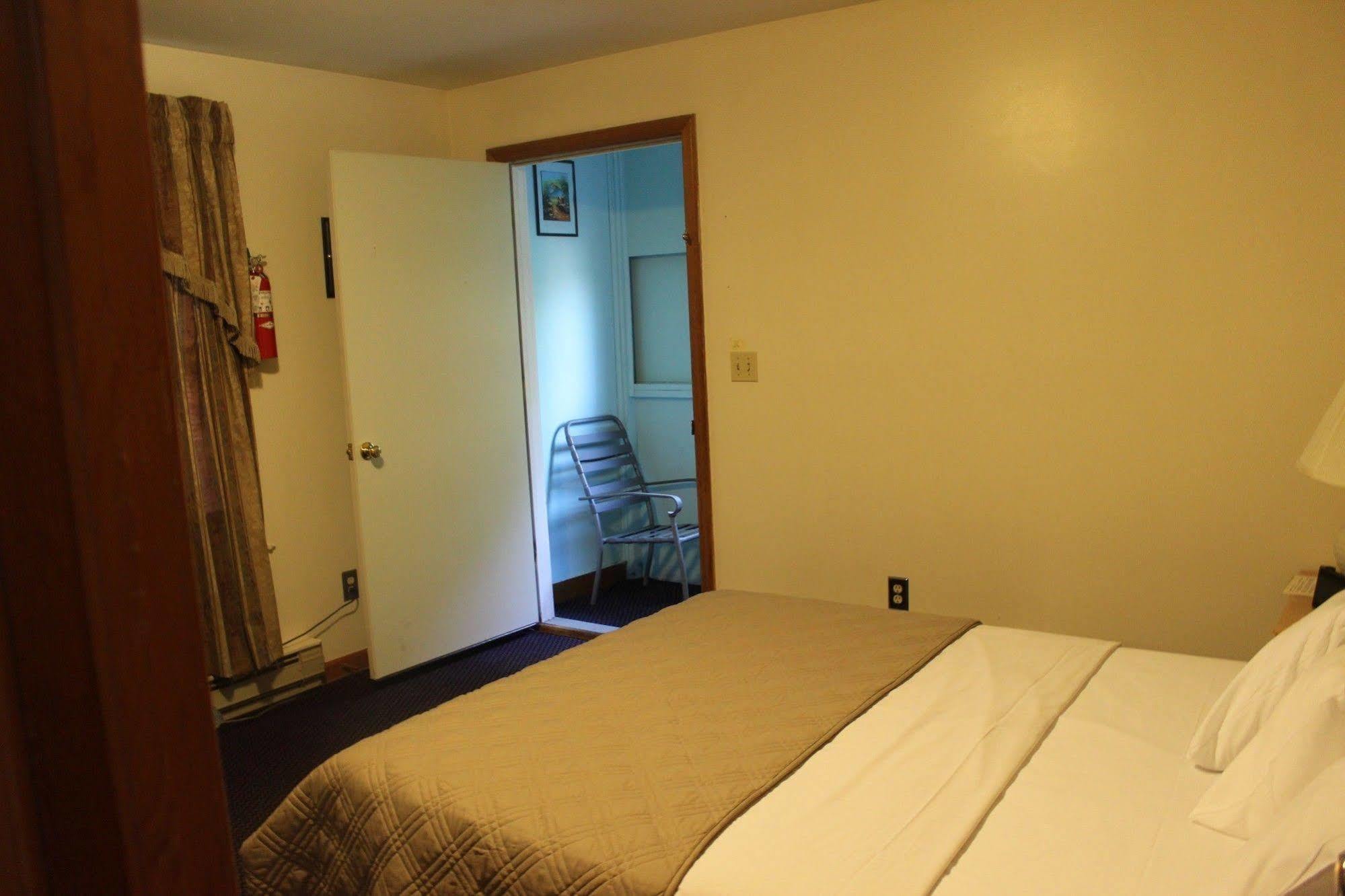 Chatham Travel Lodge Old Chatham Esterno foto
