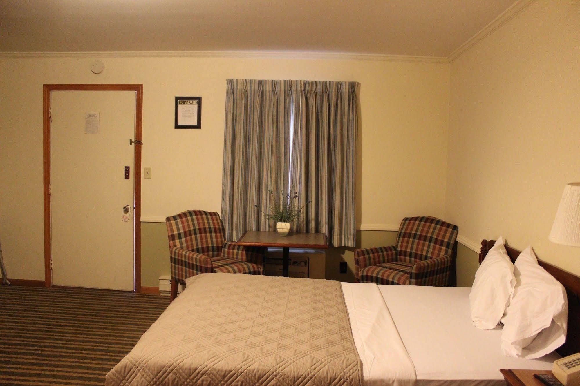 Chatham Travel Lodge Old Chatham Esterno foto